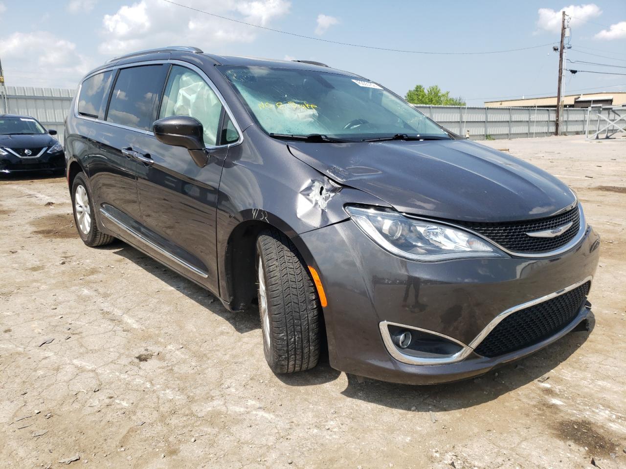 CHRYSLER PACIFICA T 2019 with VIN 2C4RC1BG7KR650242 - Photo from auction