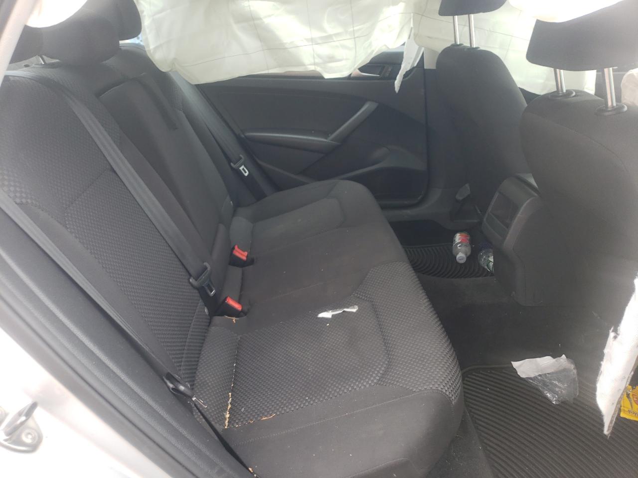 Photo 6 from auction – 2014 VOLKSWAGEN PASSAT S with VIN 1VWAT7A33EC024504