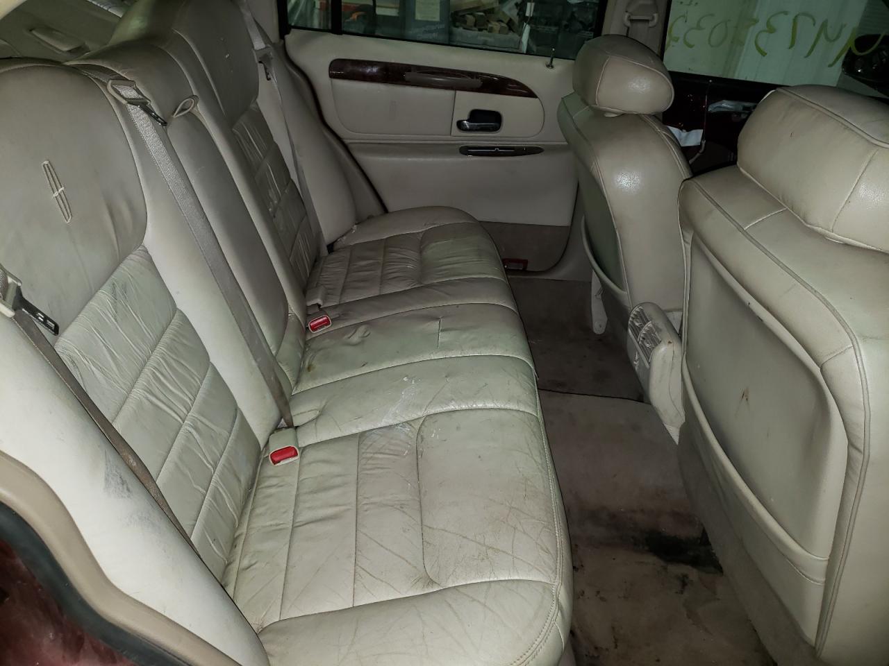 Photo 6 from auction – 2000 LINCOLN TOWN CAR E with VIN 1LNHM81WXYY788125