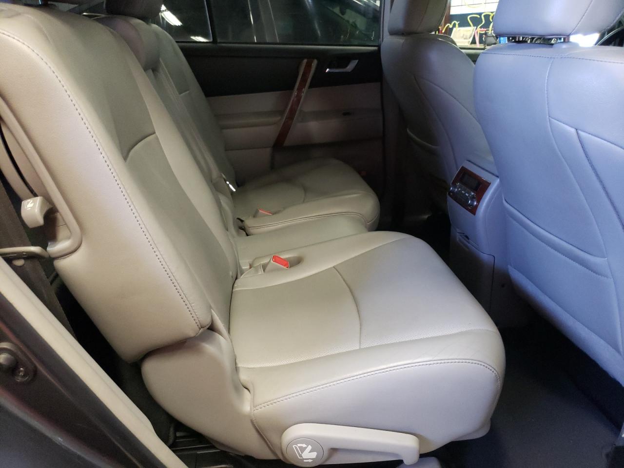 Photo 6 from auction – 2013 TOYOTA HIGHLANDER with VIN 5TDDK3EH6DS197643