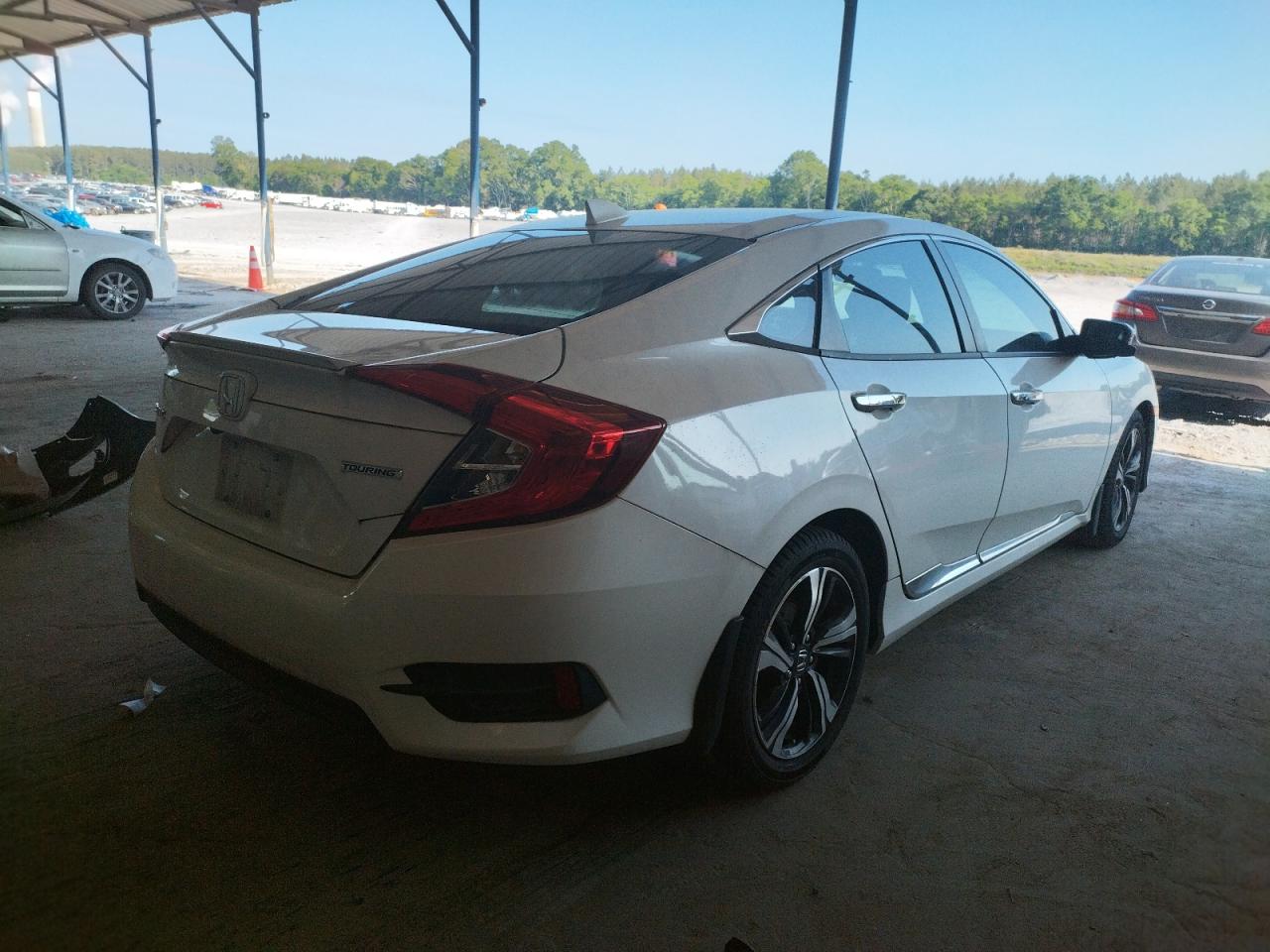 Photo 4 from auction – 2017 HONDA CIVIC TOUR with VIN 19XFC1F92HE005149