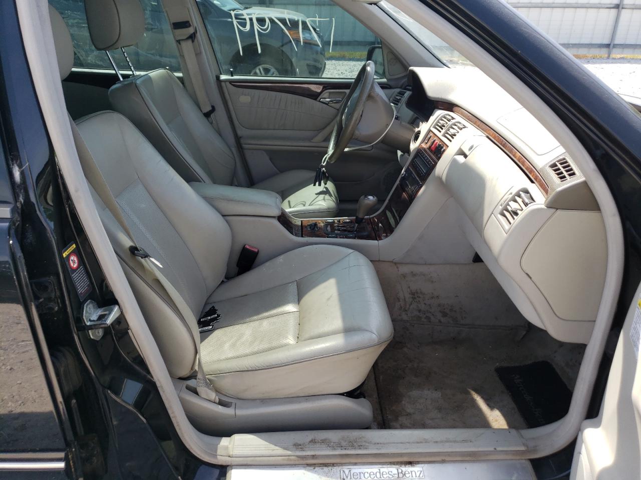 Photo 5 from auction – 2000 MERCEDES-BENZ E 320 4MAT with VIN WDBJF82J4YX043085