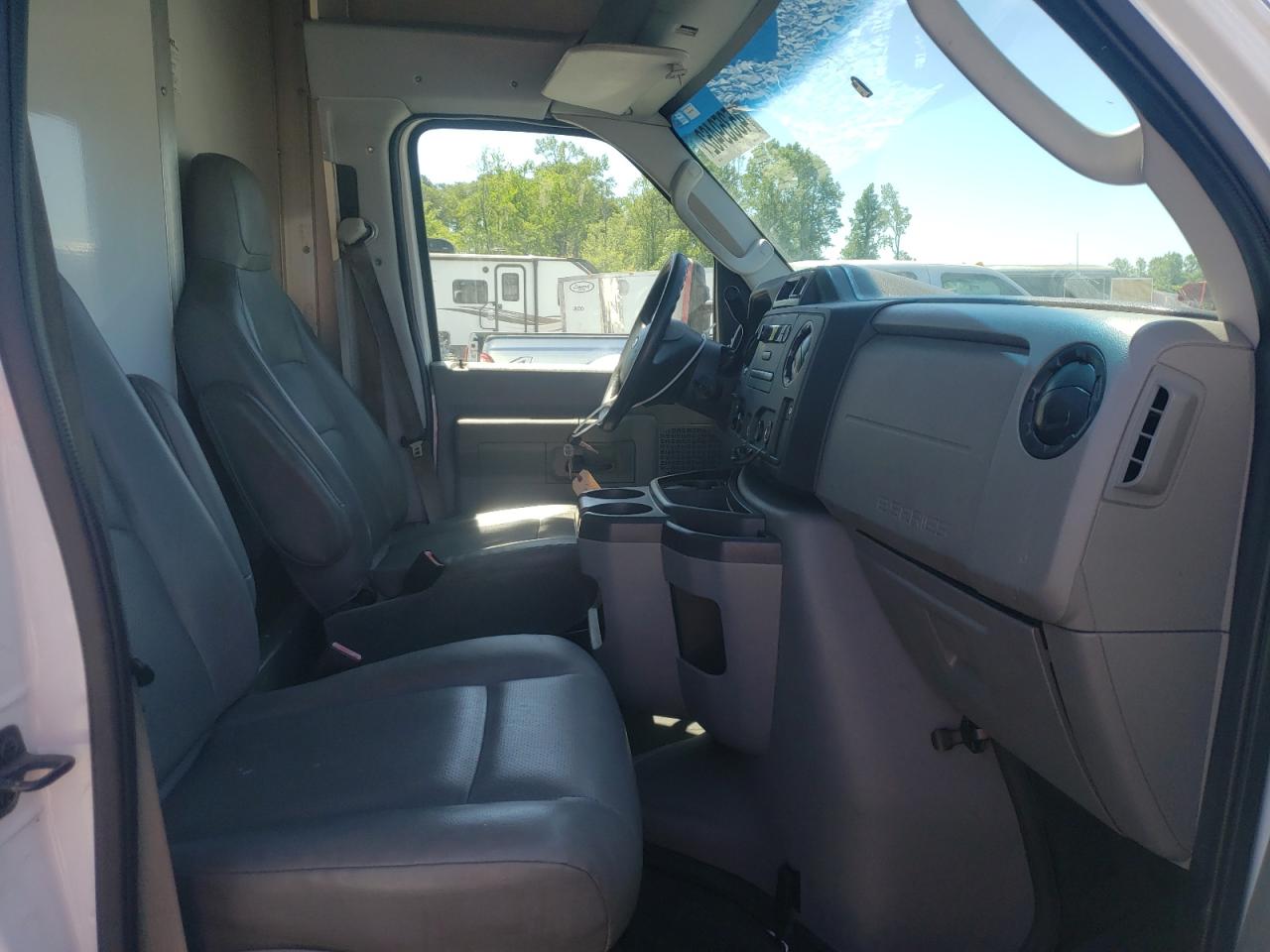 Photo 5 from auction – 2014 FORD ECONOLINE with VIN 1FDXE4FS3EDB09936