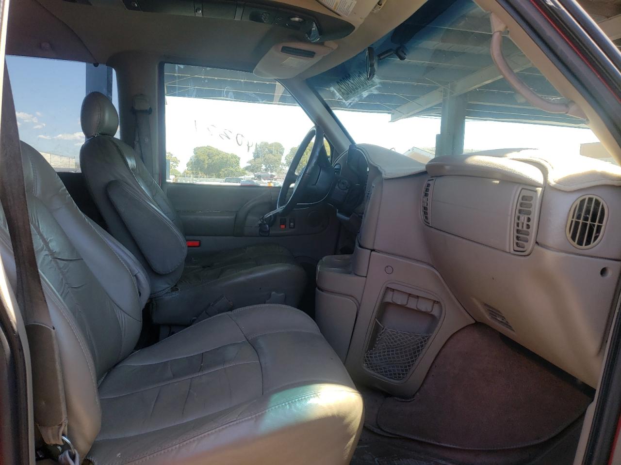 Photo 5 from auction – 2002 CHEVROLET ASTRO with VIN 1GNEL19X52B146783