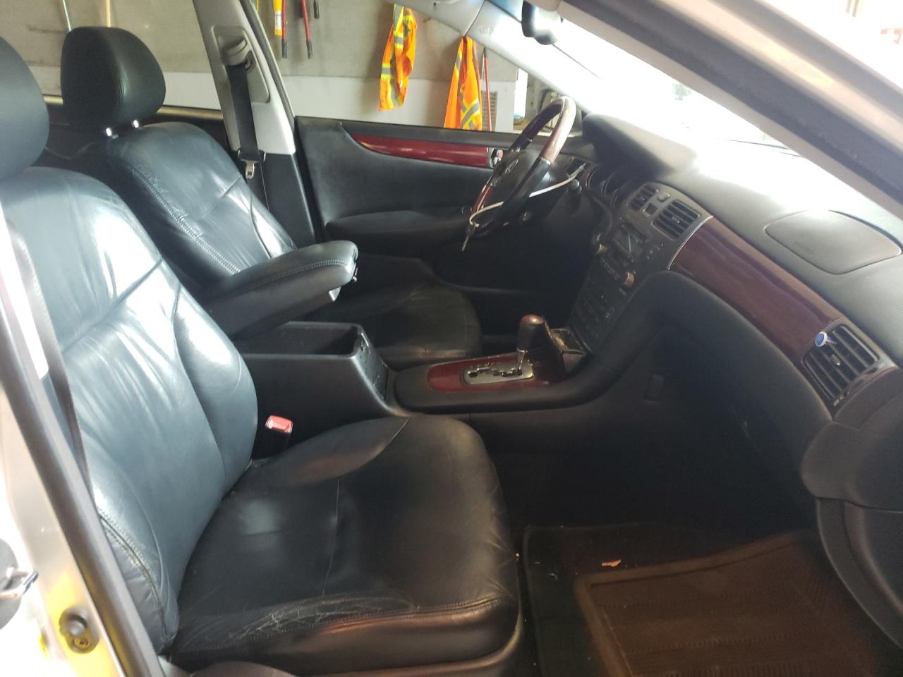 Photo 5 from auction – 2004 LEXUS ES 330 with VIN JTHBA30G040002291