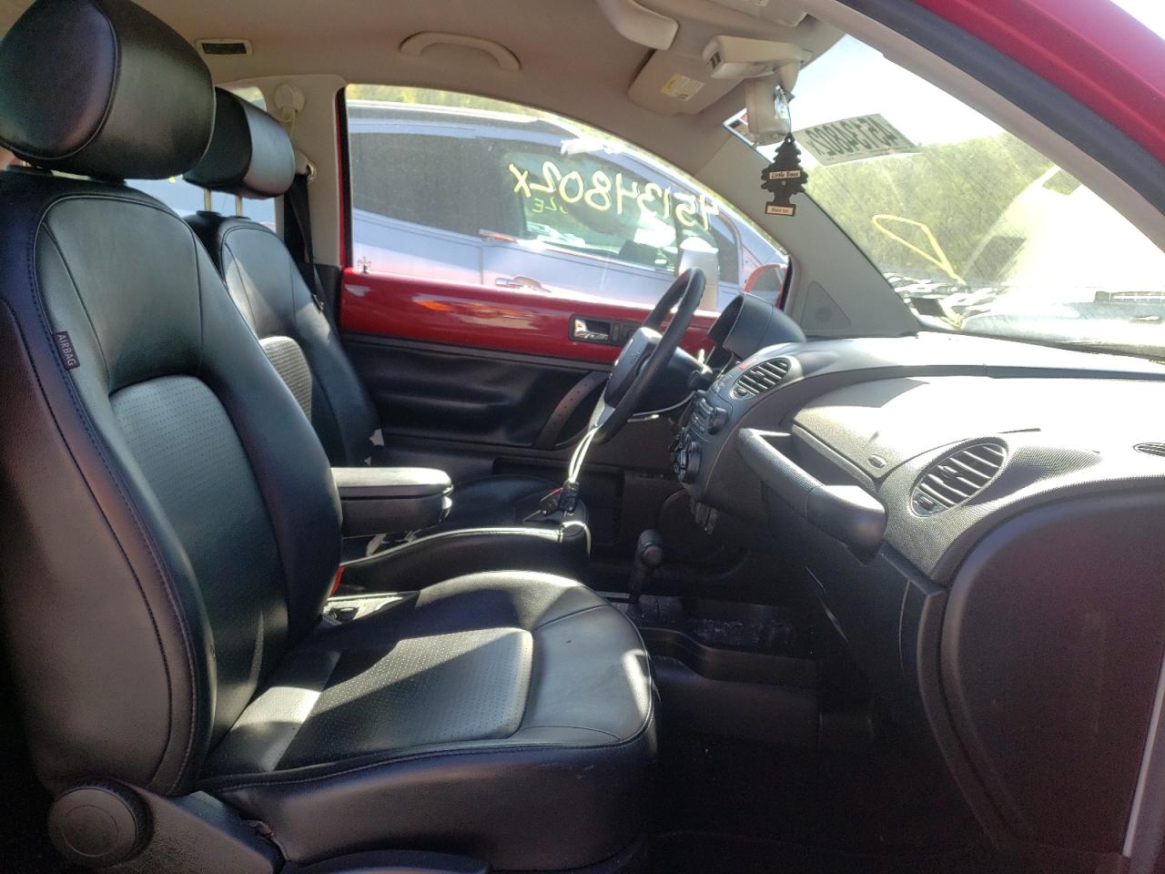 Photo 5 from auction – 2010 VOLKSWAGEN NEW BEETLE with VIN 3VWPG3AG6AM016769