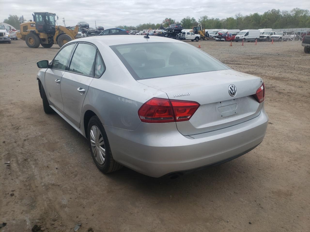 Photo 3 from auction – 2014 VOLKSWAGEN PASSAT S with VIN 1VWAT7A33EC024504