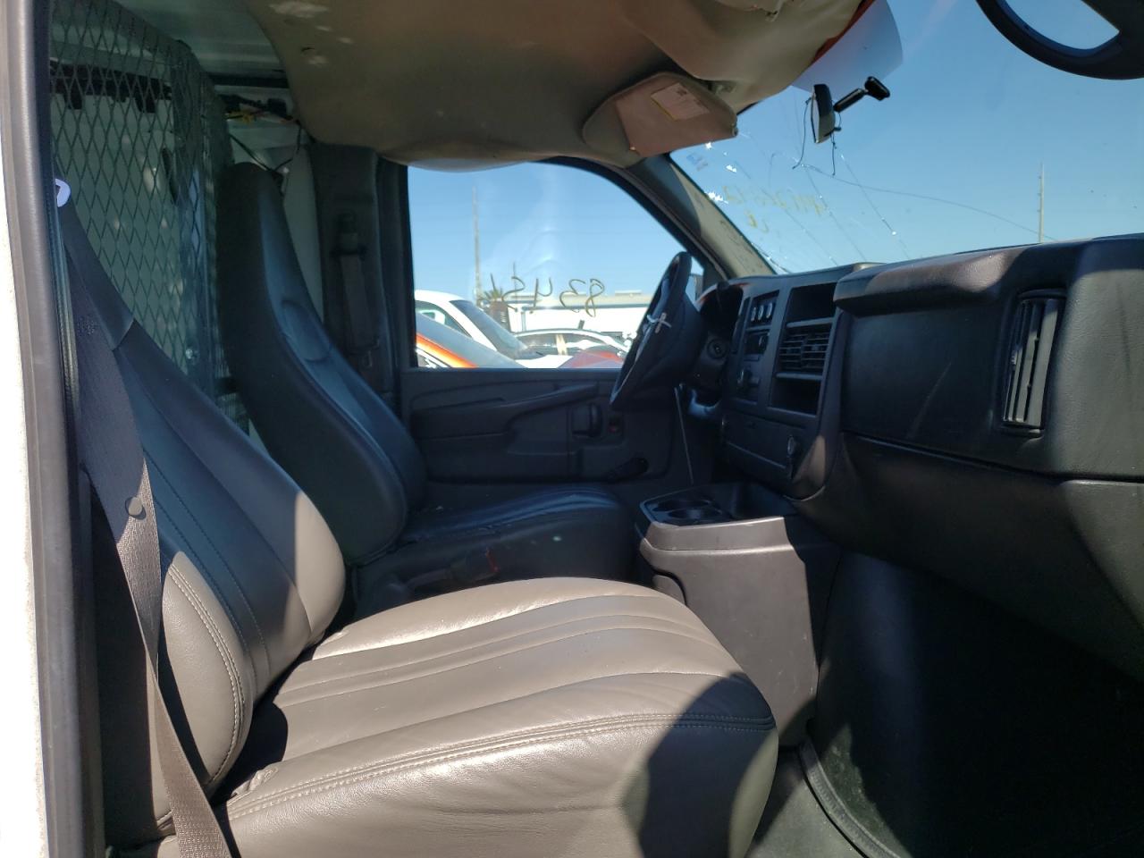 Photo 5 from auction – 2010 CHEVROLET EXPRESS G1 with VIN 1GCUGADX3A1163411