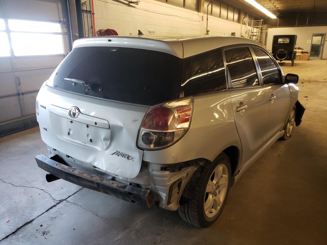 Photo 4 from auction – 2005 TOYOTA MATRIX with VIN 2T1KR32E95C351138