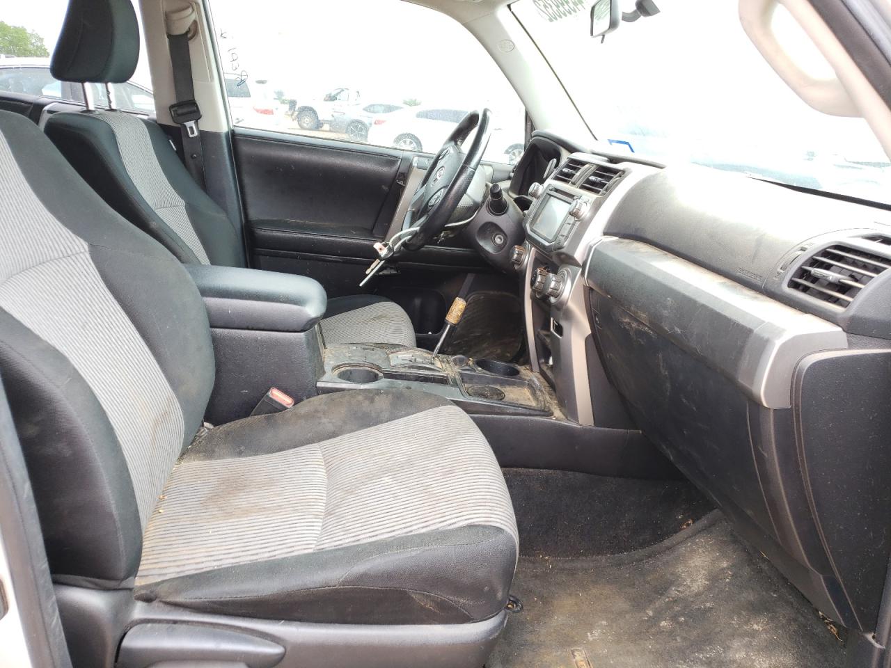 Photo 5 from auction – 2014 TOYOTA 4RUNNER SR with VIN JTEZU5JRXE5070956