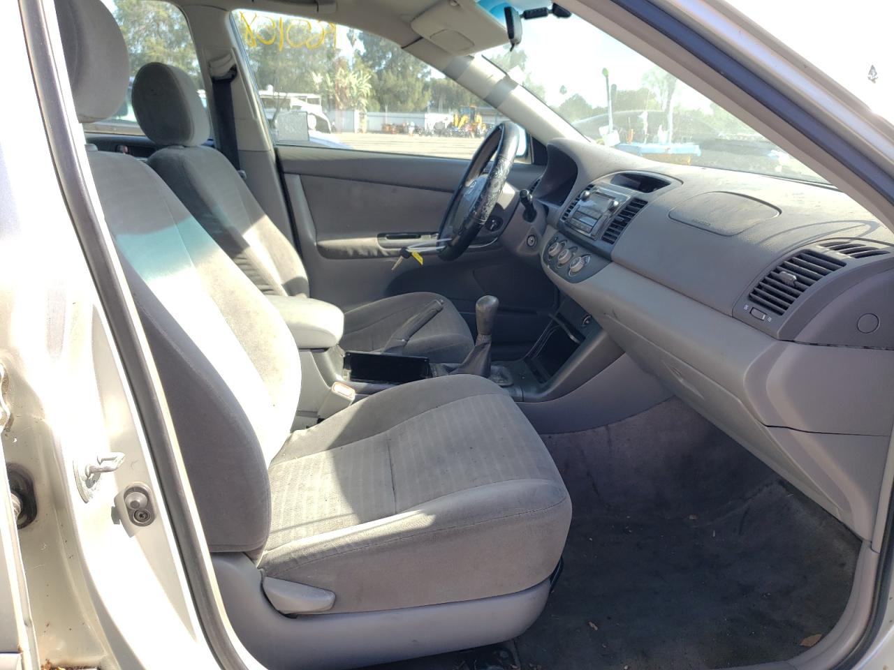 Photo 5 from auction – 2005 TOYOTA CAMRY LE with VIN JTDBE32K953001356