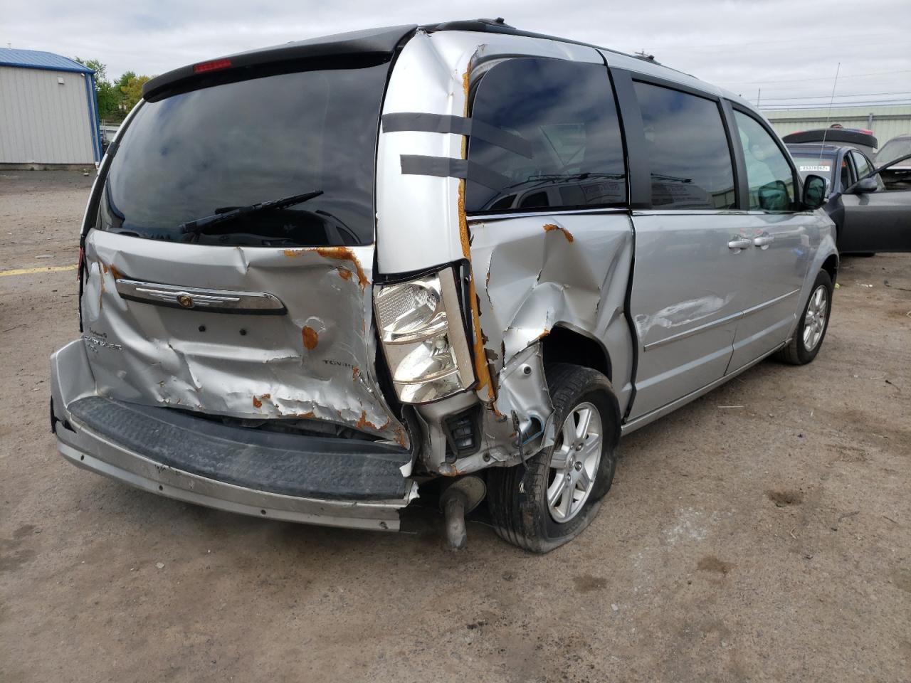 Photo 4 from auction – 2010 CHRYSLER TOWN & COU with VIN 2A4RR8DX7AR374898