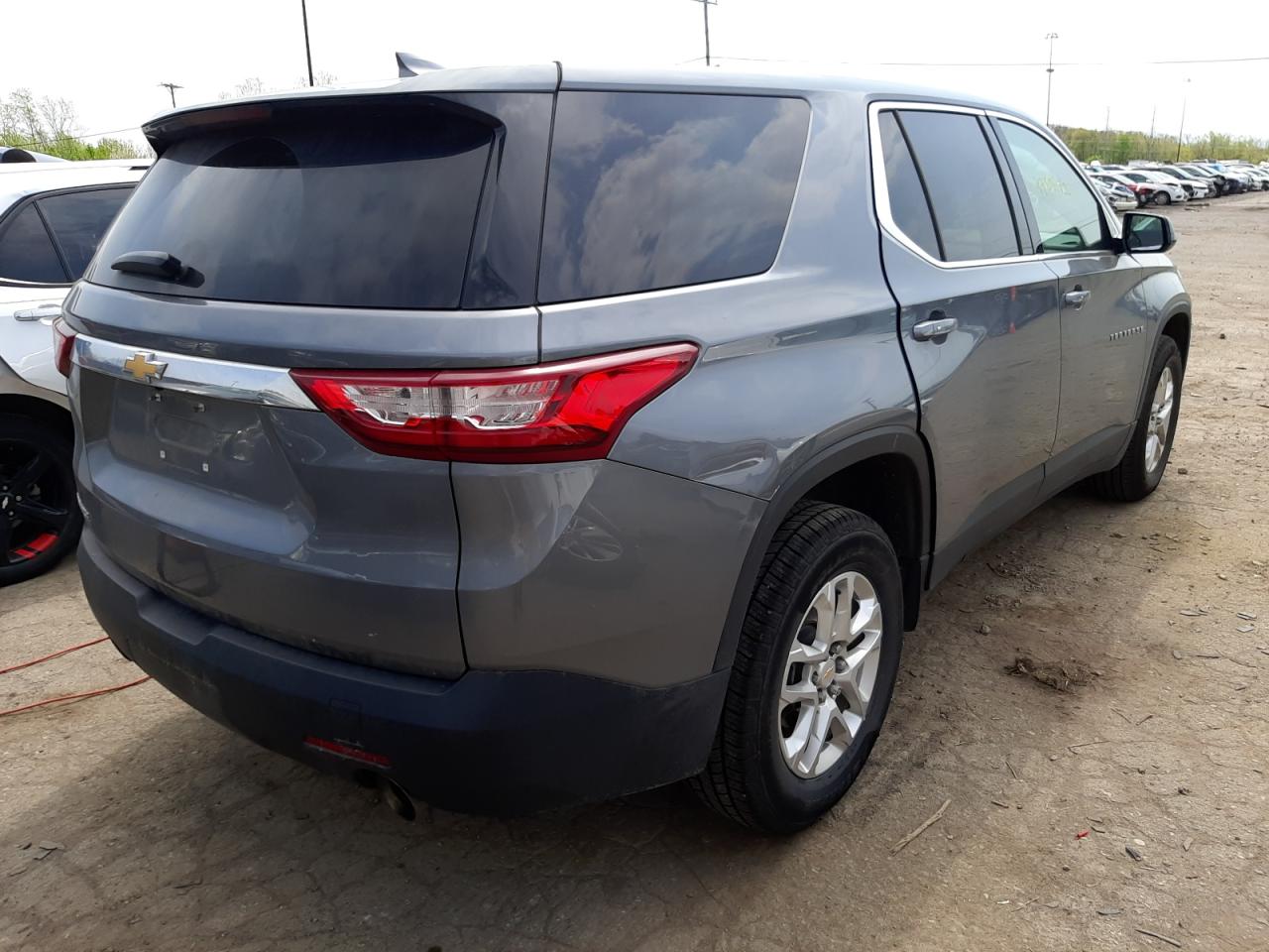 Photo 4 from auction – 2019 CHEVROLET TRAVERSE L with VIN 1GNERFKW6KJ301747
