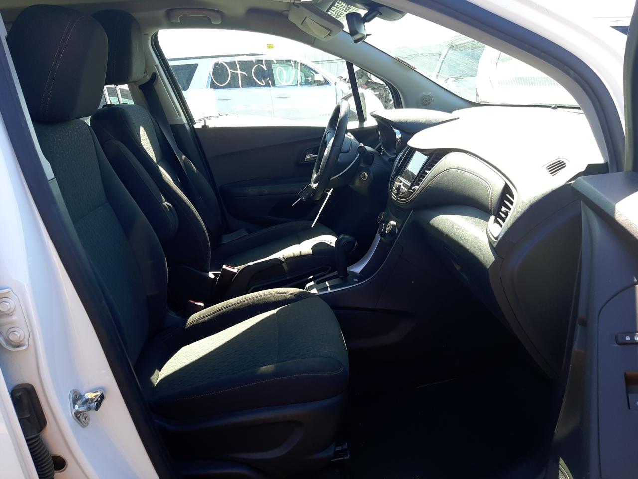 Photo 5 from auction – 2018 CHEVROLET TRAX LS with VIN KL7CJKSB5JB644911