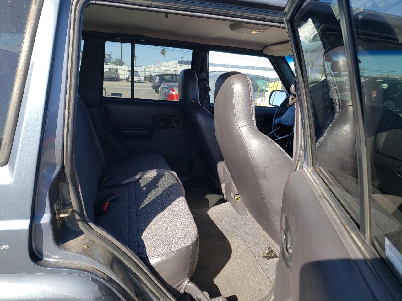 Photo 6 from auction – 2001 JEEP CHEROKEE S with VIN 1J4FT48SX1L531506