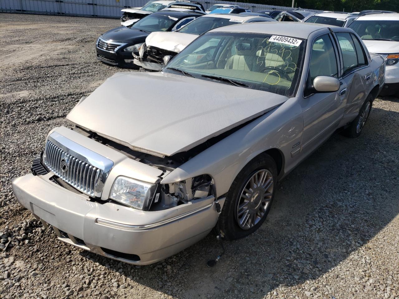 Photo 2 from auction – 2010 MERCURY GRAND MARQ with VIN 2MEBM7FV0AX601094