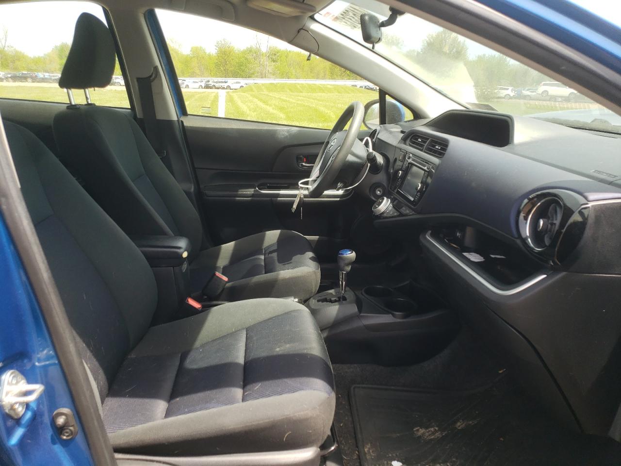 Photo 5 from auction – 2015 TOYOTA PRIUS C with VIN JTDKDTB30F1102066