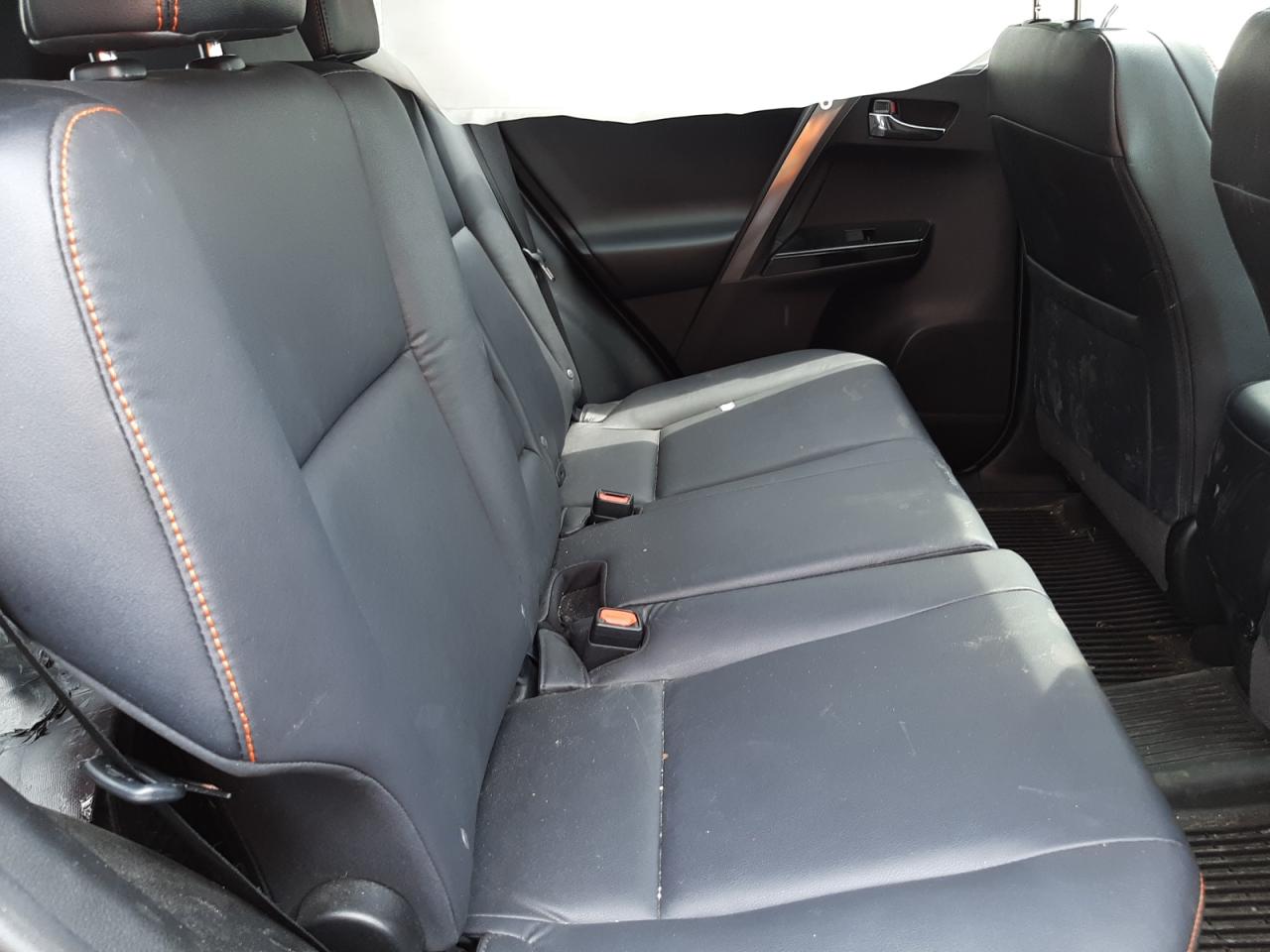 Photo 6 from auction – 2018 TOYOTA RAV4 SE with VIN 2T3JFREV4JW850142