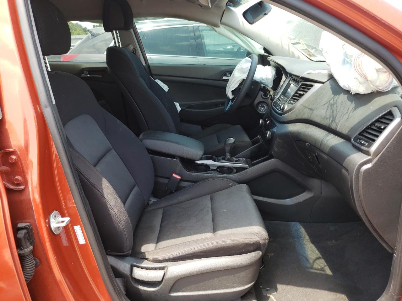 Photo 5 from auction – 2016 HYUNDAI TUCSON LIM with VIN KM8J33A45GU194666