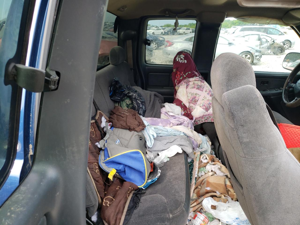 Photo 6 from auction – 2002 CHEVROLET SILVERADO with VIN 2GCEC19T121271110