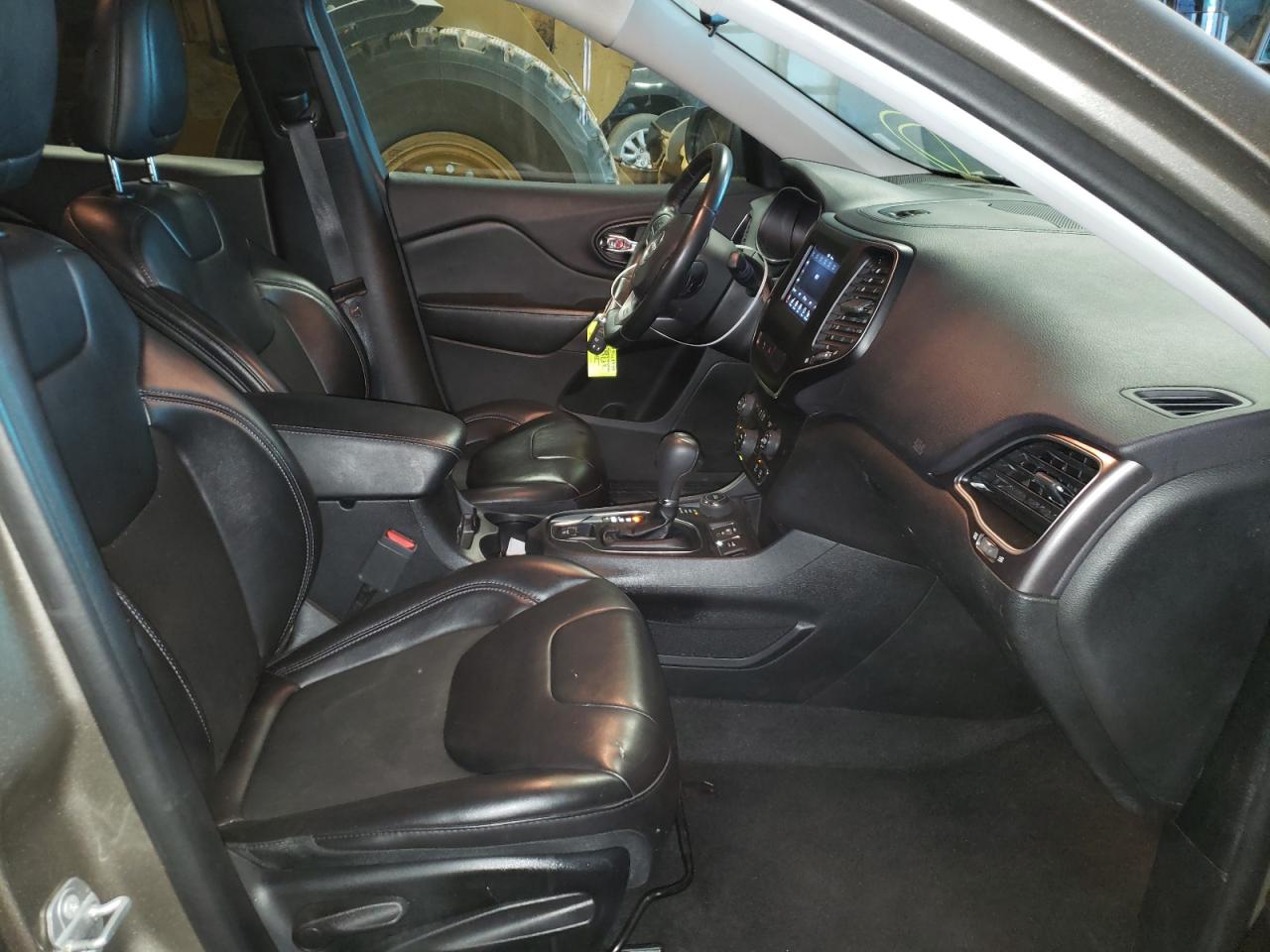 Photo 5 from auction – 2019 JEEP CHEROKEE L with VIN 1C4PJMLB0KD295239