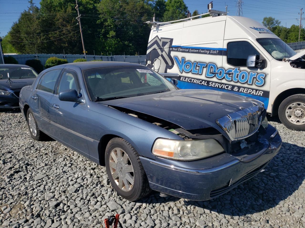 Photo 1 from auction – 2005 LINCOLN TOWN CAR S with VIN 1LNHM82W15Y610047
