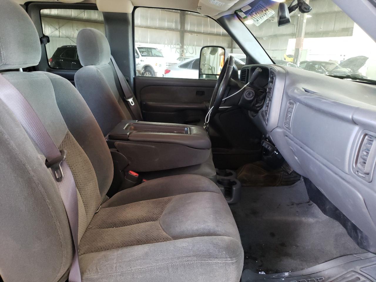Photo 5 from auction – 2003 CHEVROLET SILVERADO with VIN 2GCEC19V331290390