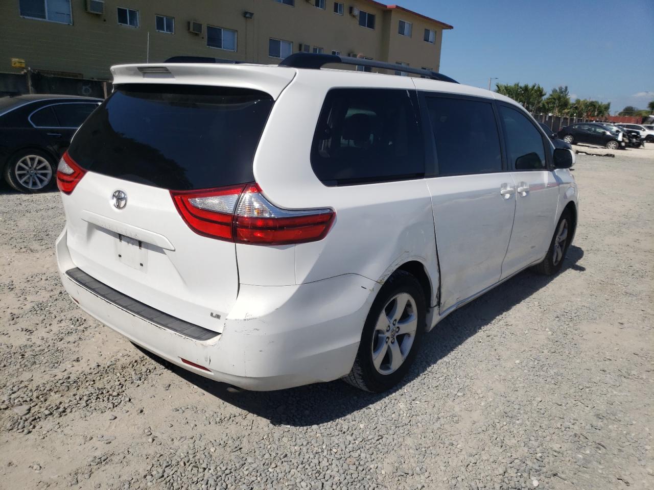 Photo 4 from auction – 2016 TOYOTA SIENNA LE with VIN 5TDKK3DC4GS755037