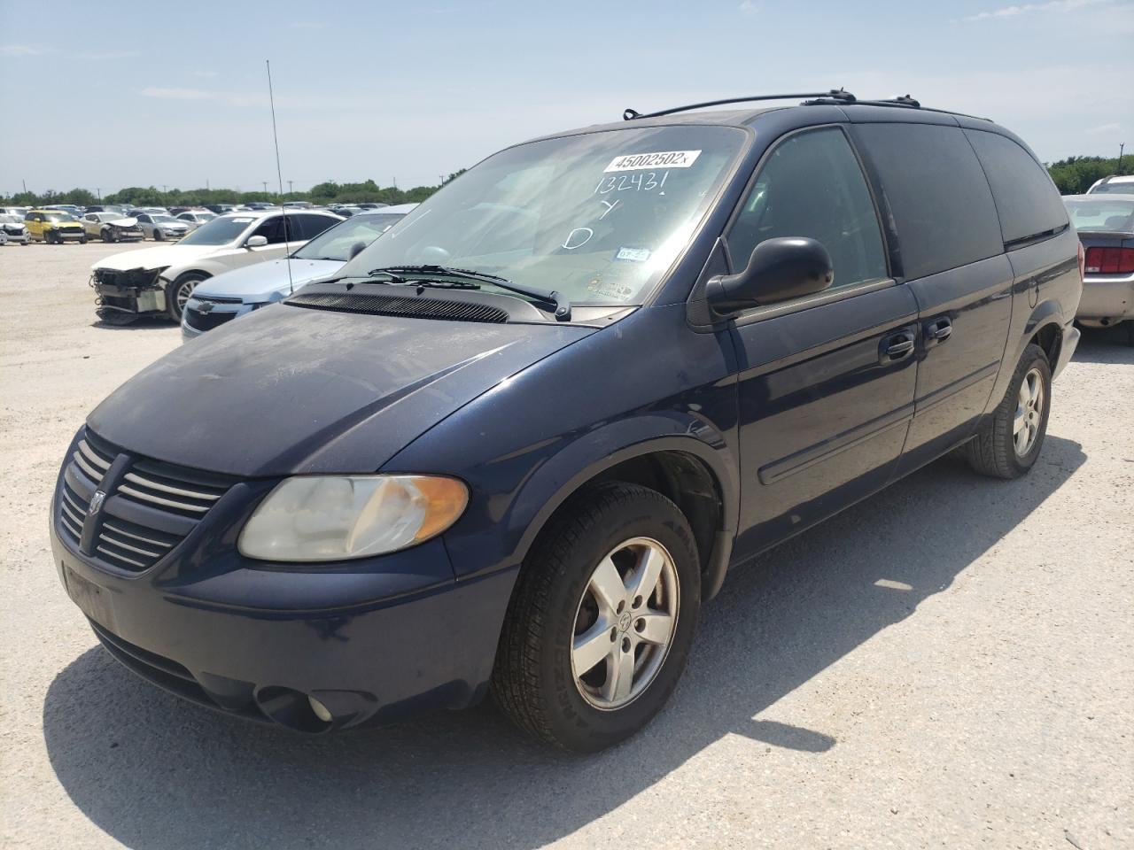 Photo 2 from auction – 2005 DODGE GRAND CARA with VIN 2D4GP44LX5R537190