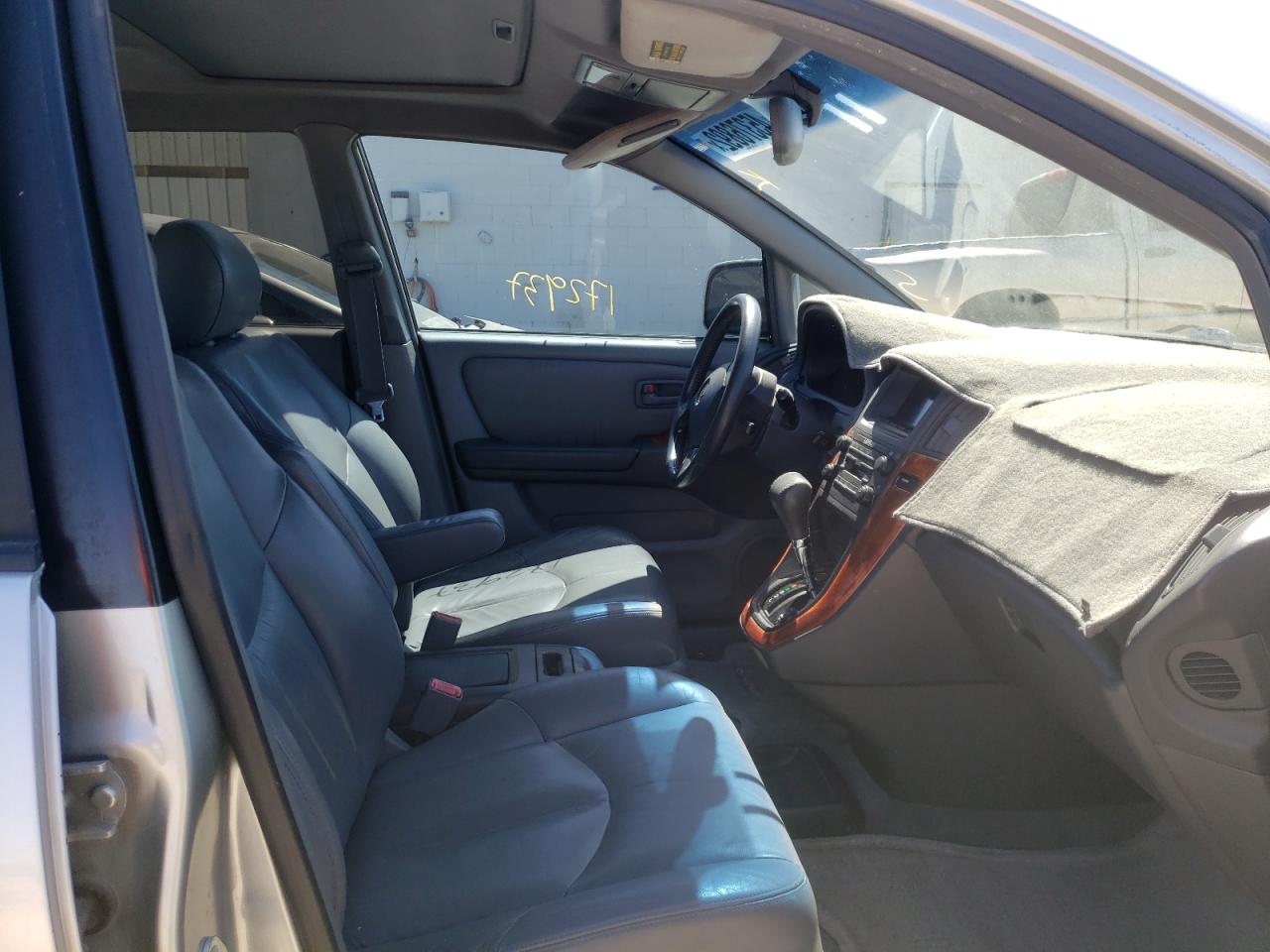 Photo 5 from auction – 2000 LEXUS RX 300 with VIN JT6HF10U5Y0116517