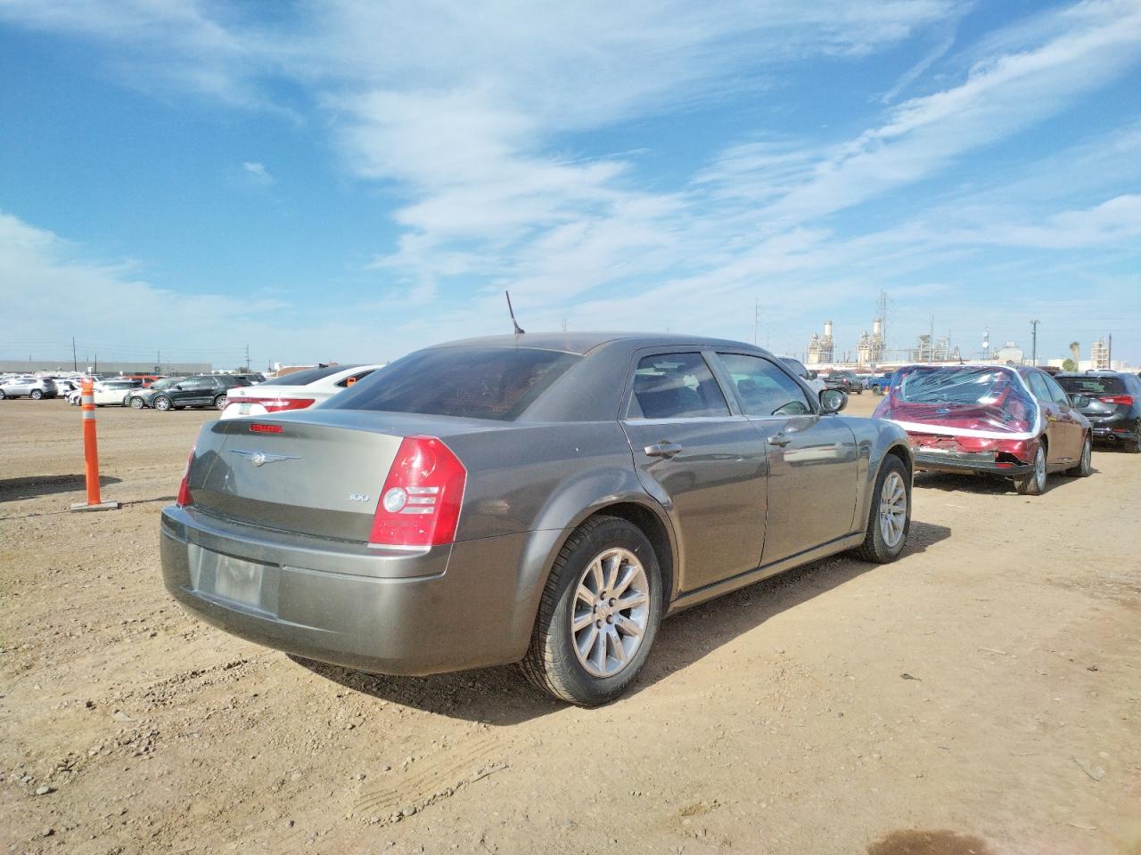 Photo 4 from auction – 2008 CHRYSLER 300 LX with VIN 2C3KA43R28H187857