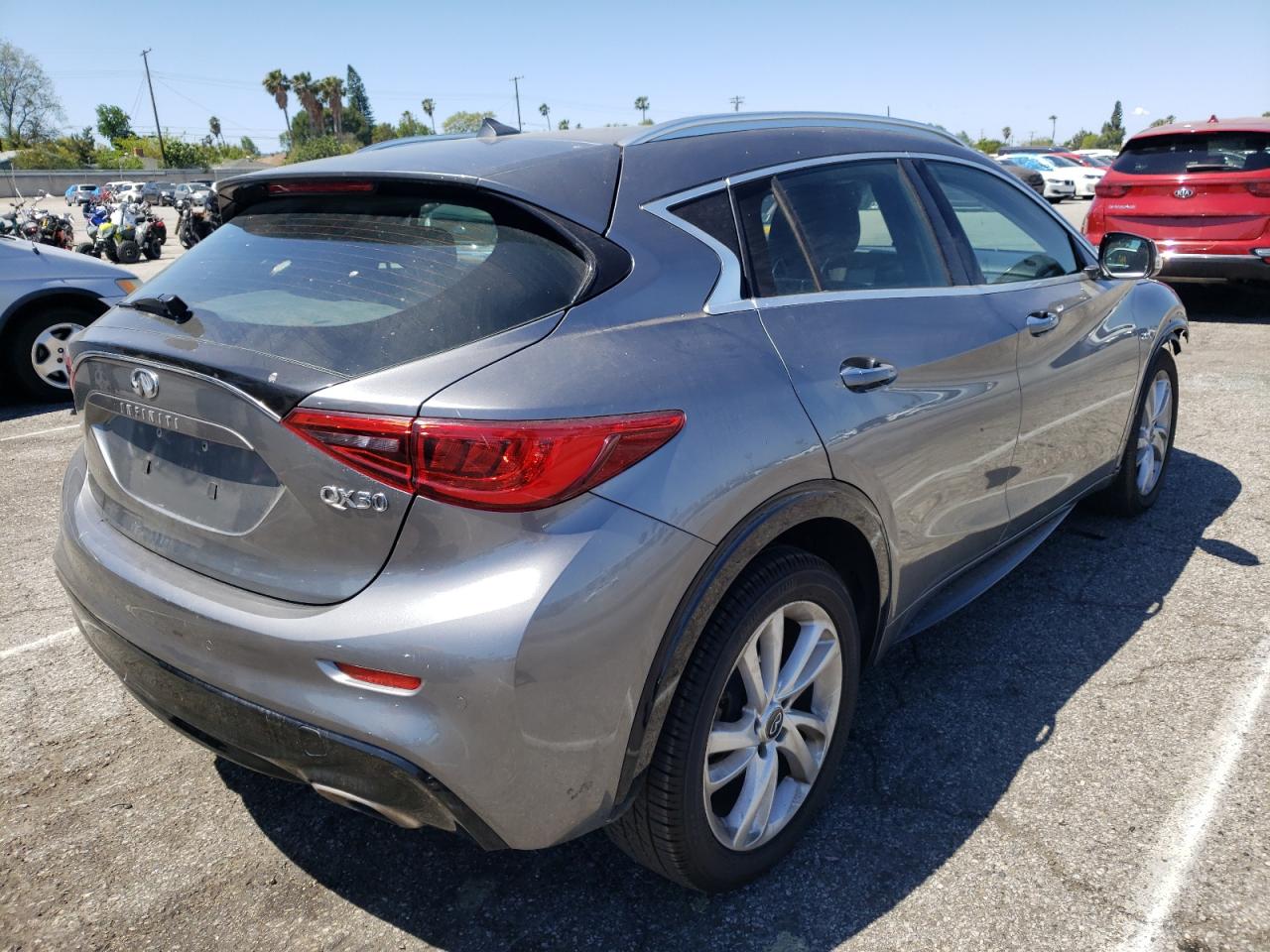 Photo 4 from auction – 2017 INFINITI QX30 BASE with VIN SJKCH5CPXHA015622