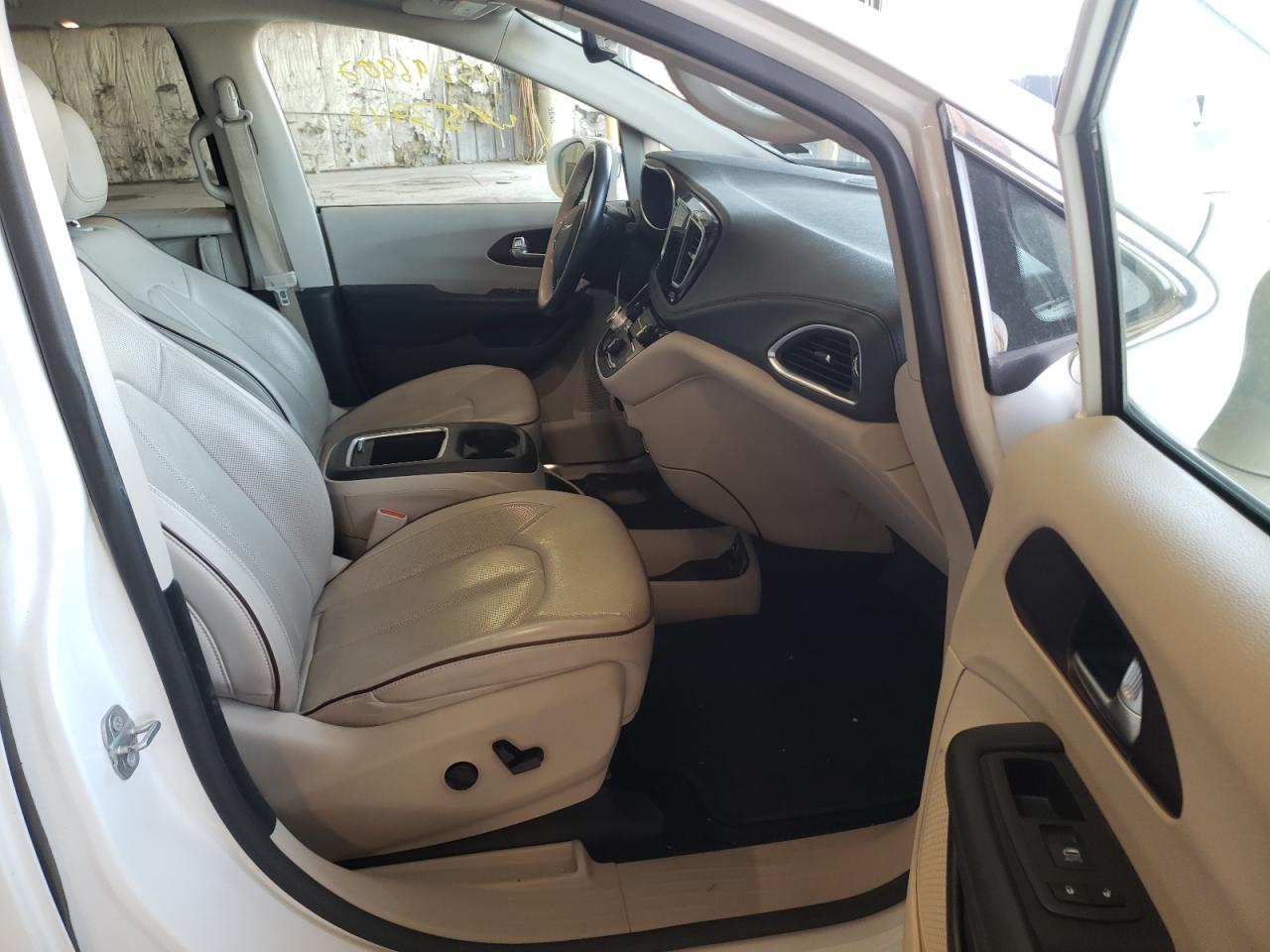 Photo 5 from auction – 2020 CHRYSLER PACIFICA L with VIN 2C4RC1GG0LR187113