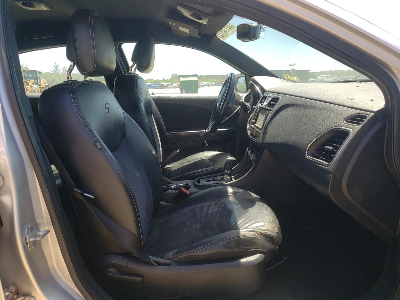 Photo 5 from auction – 2012 CHRYSLER 200 S with VIN 1C3CCBHG3CN163769