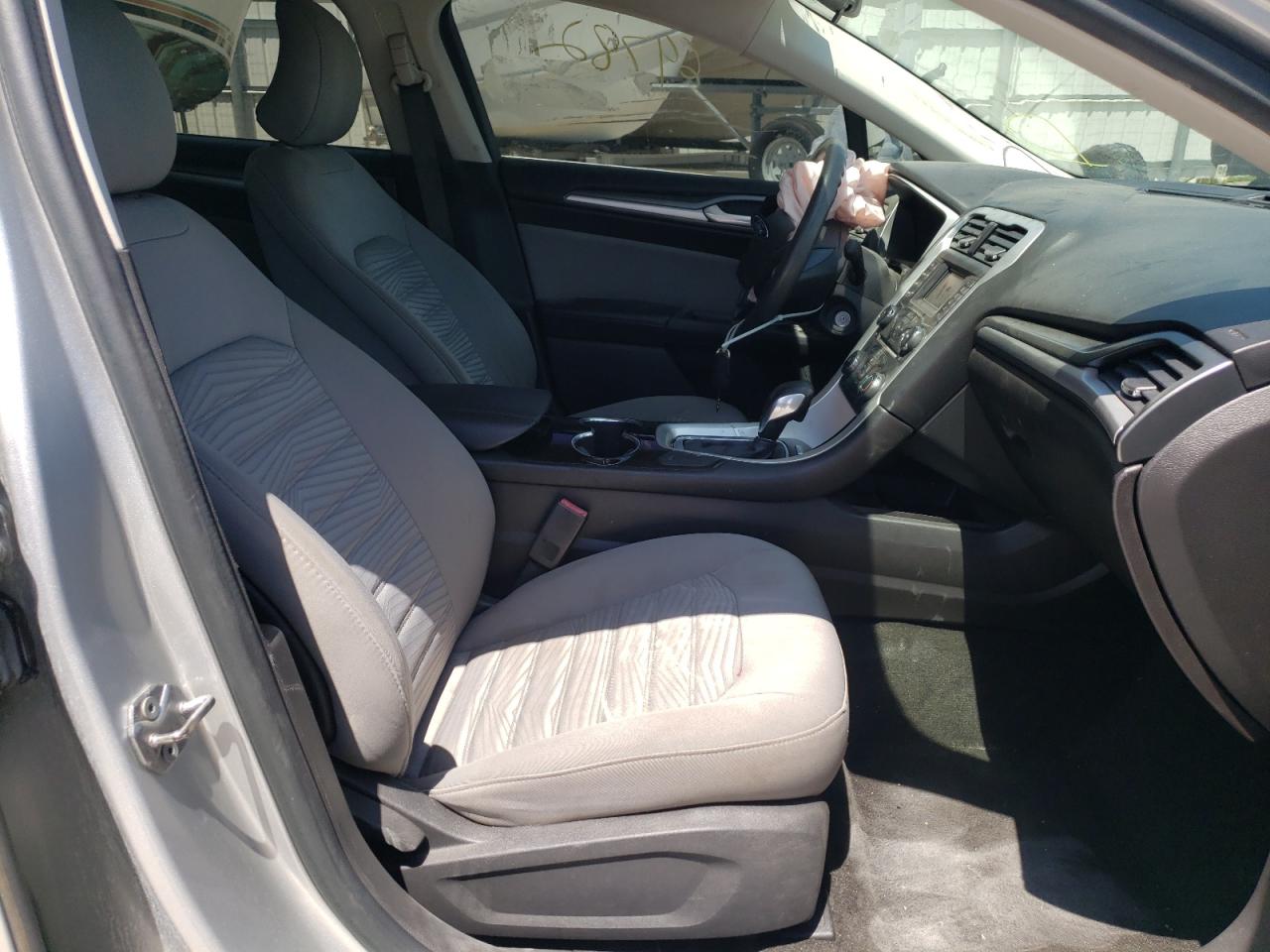 Photo 5 from auction – 2016 FORD FUSION S with VIN 3FA6P0G70GR311226