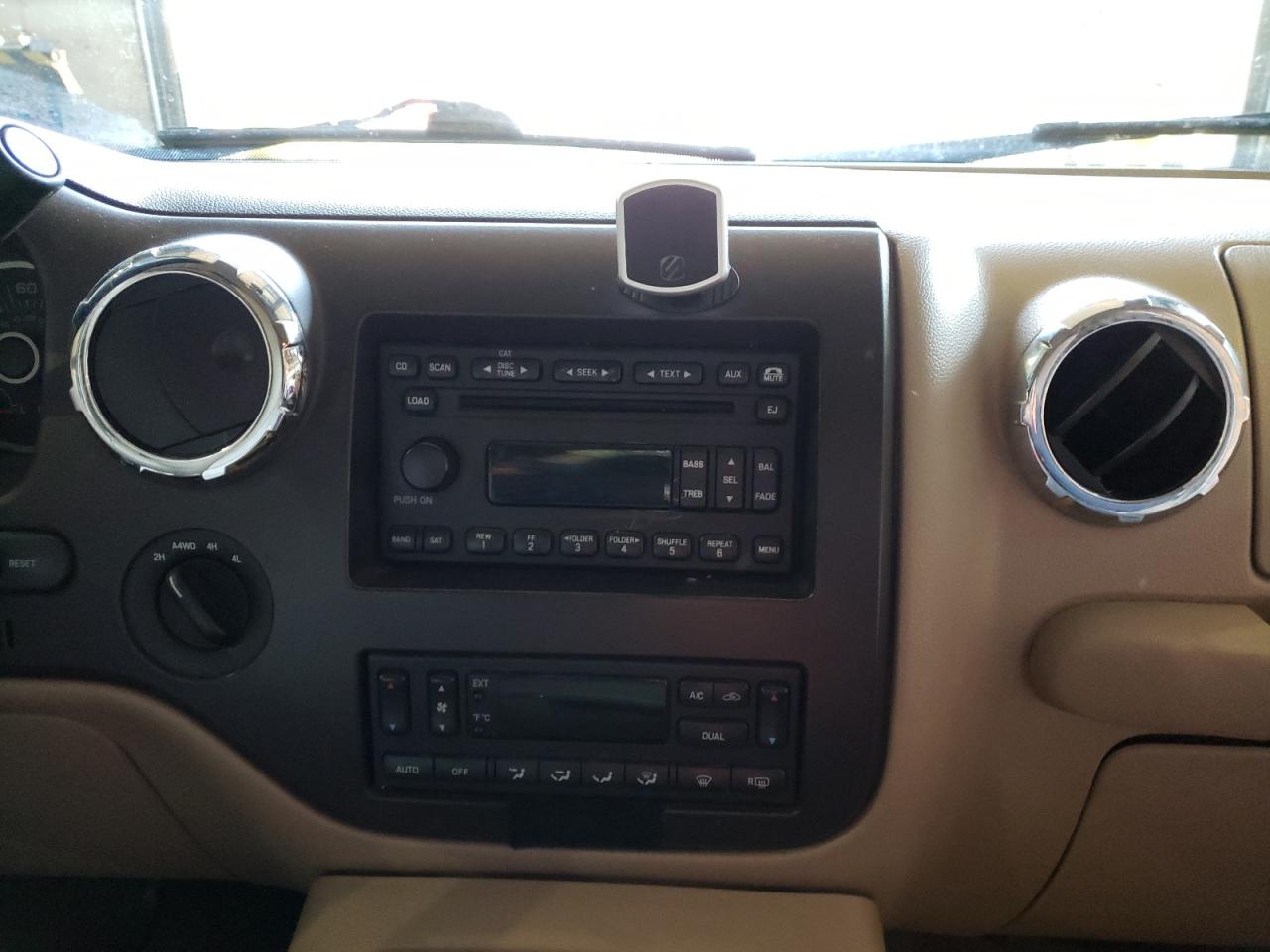 Photo 9 from auction – 2006 FORD EXPEDITION with VIN 1FMPU18516LA42866