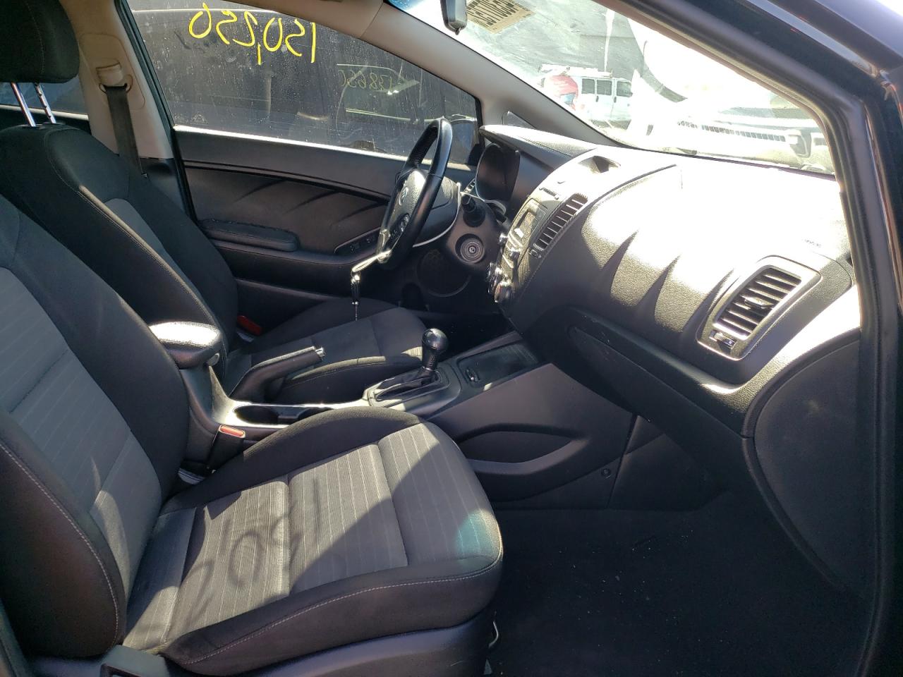 Photo 5 from auction – 2015 KIA FORTE EX with VIN KNAFX4A84F5371186