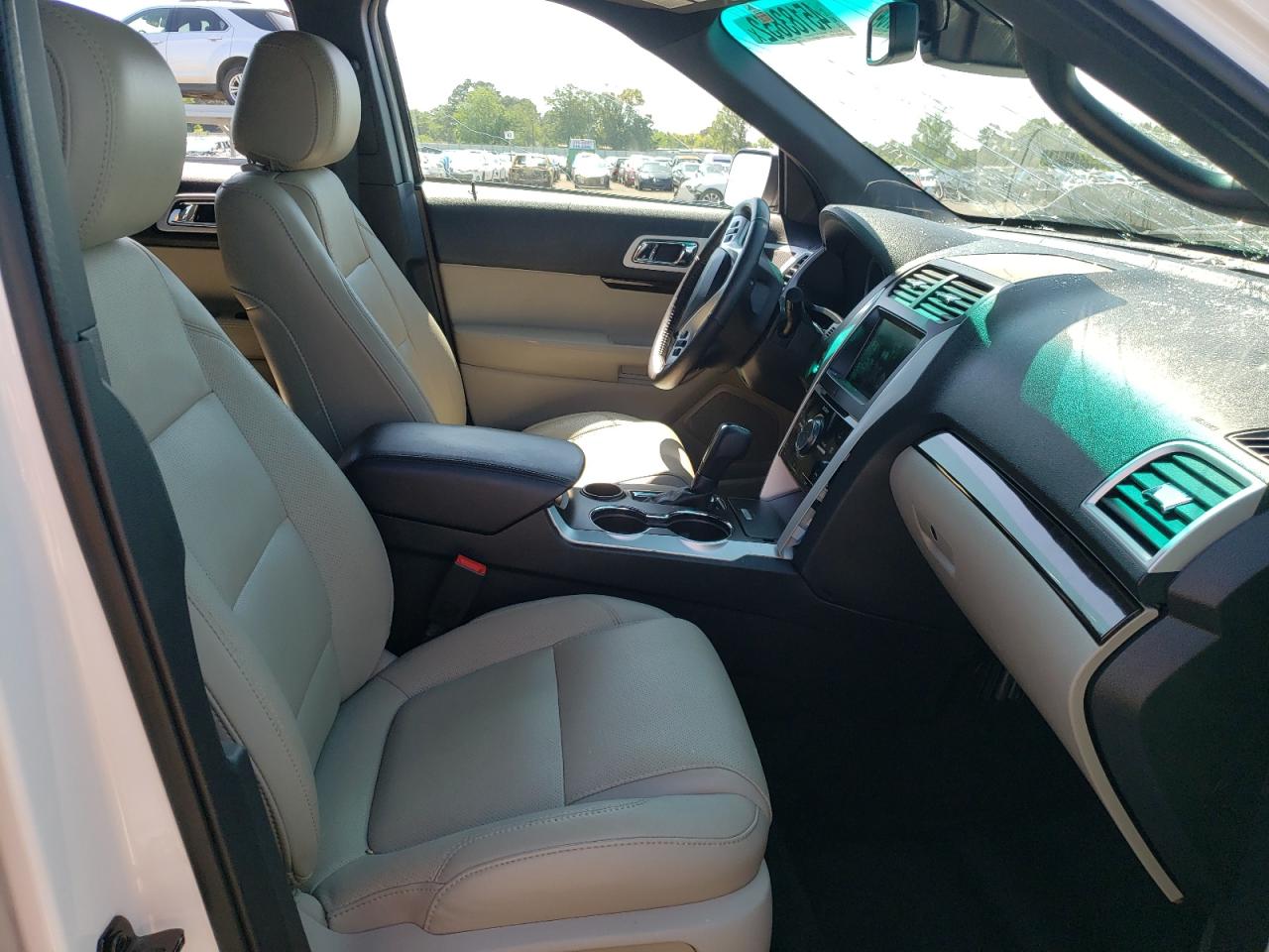 Photo 5 from auction – 2015 FORD EXPLORER L with VIN 1FM5K7F88FGB22350