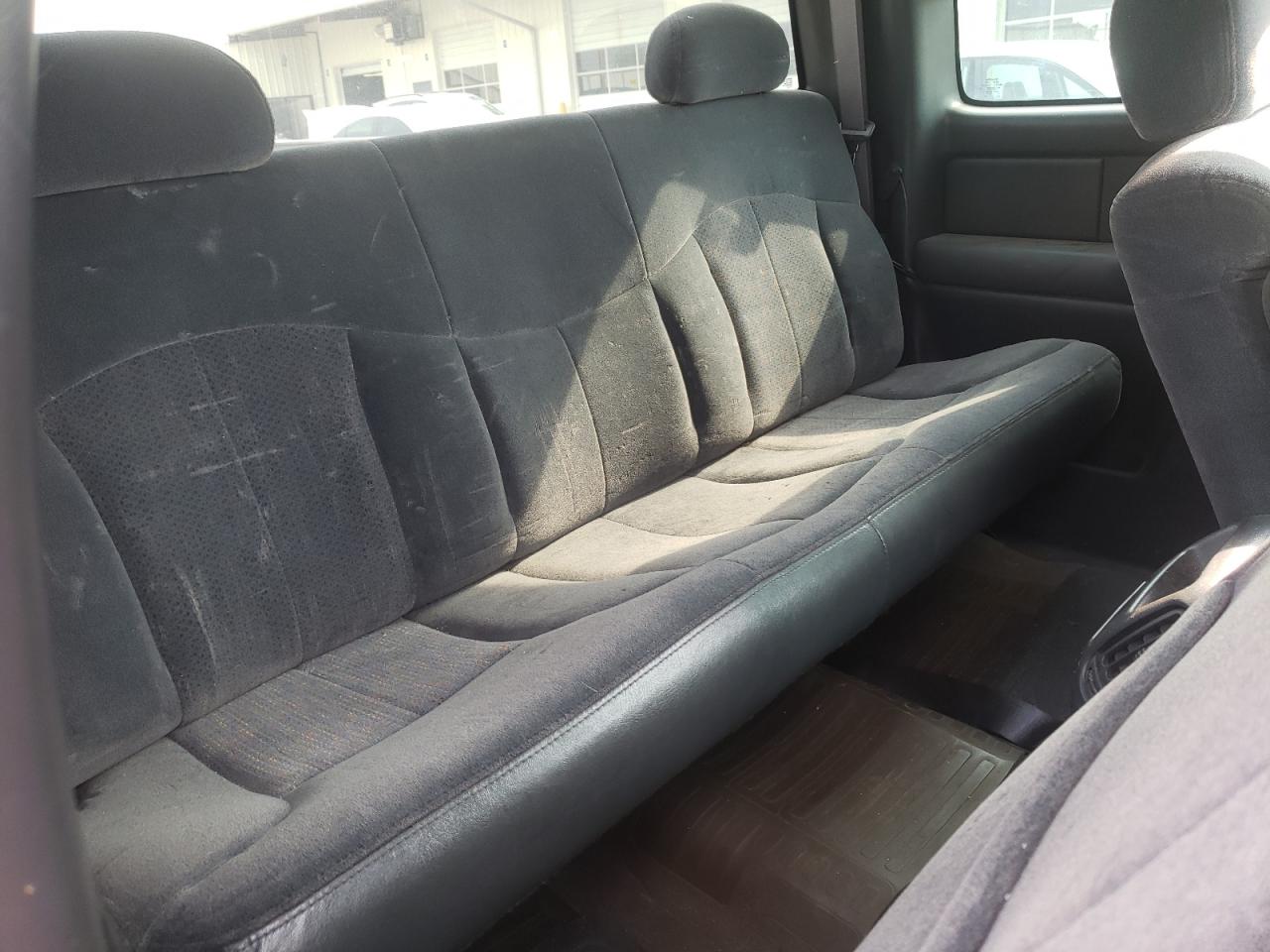 Photo 6 from auction – 2000 CHEVROLET SILVERADO with VIN 1GCGK29U6YE279821