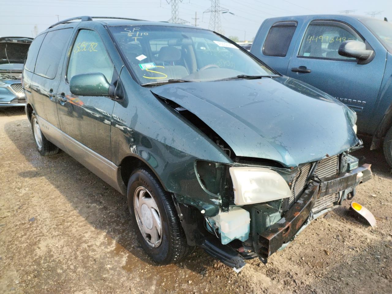 TOYOTA SIENNA LE 2001 with VIN 4T3ZF13C61U333172 - Photo from auction
