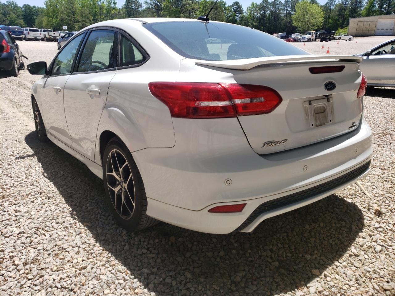 Photo 3 from auction – 2015 FORD FOCUS SE with VIN 1FADP3F2XFL354077