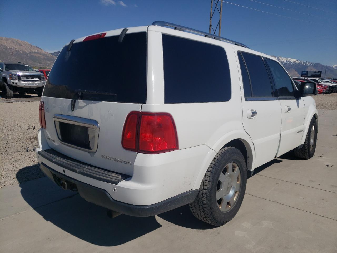 Photo 4 from auction – 2006 LINCOLN NAVIGATOR with VIN 5LMFU28596LJ02990