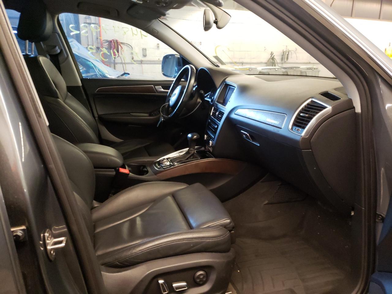 Photo 5 from auction – 2014 AUDI Q5 PREMIUM with VIN WA1LFAFP7EA130648