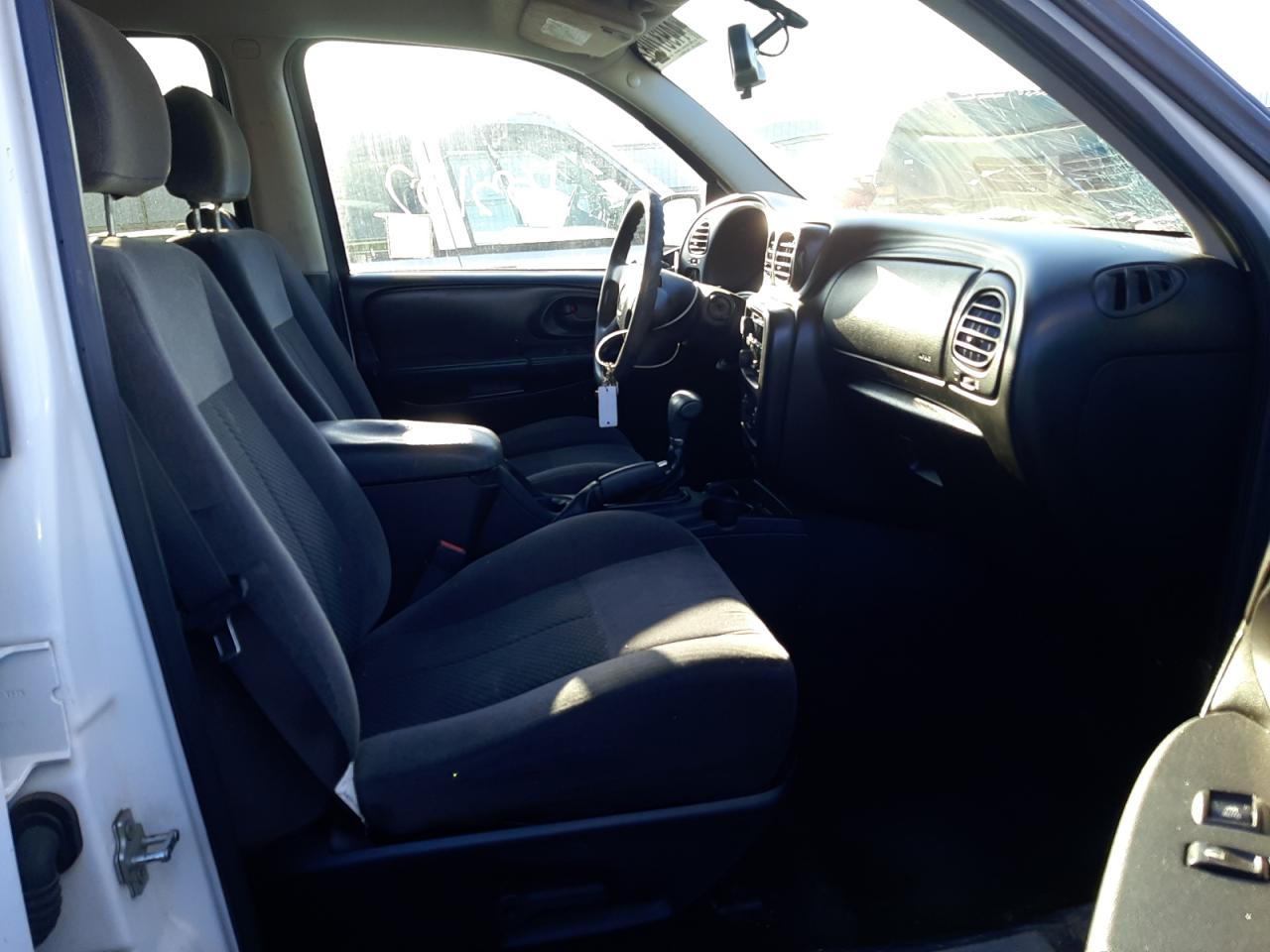 Photo 5 from auction – 2008 CHEVROLET TRAILBLAZE with VIN 1GNDS13S882219536