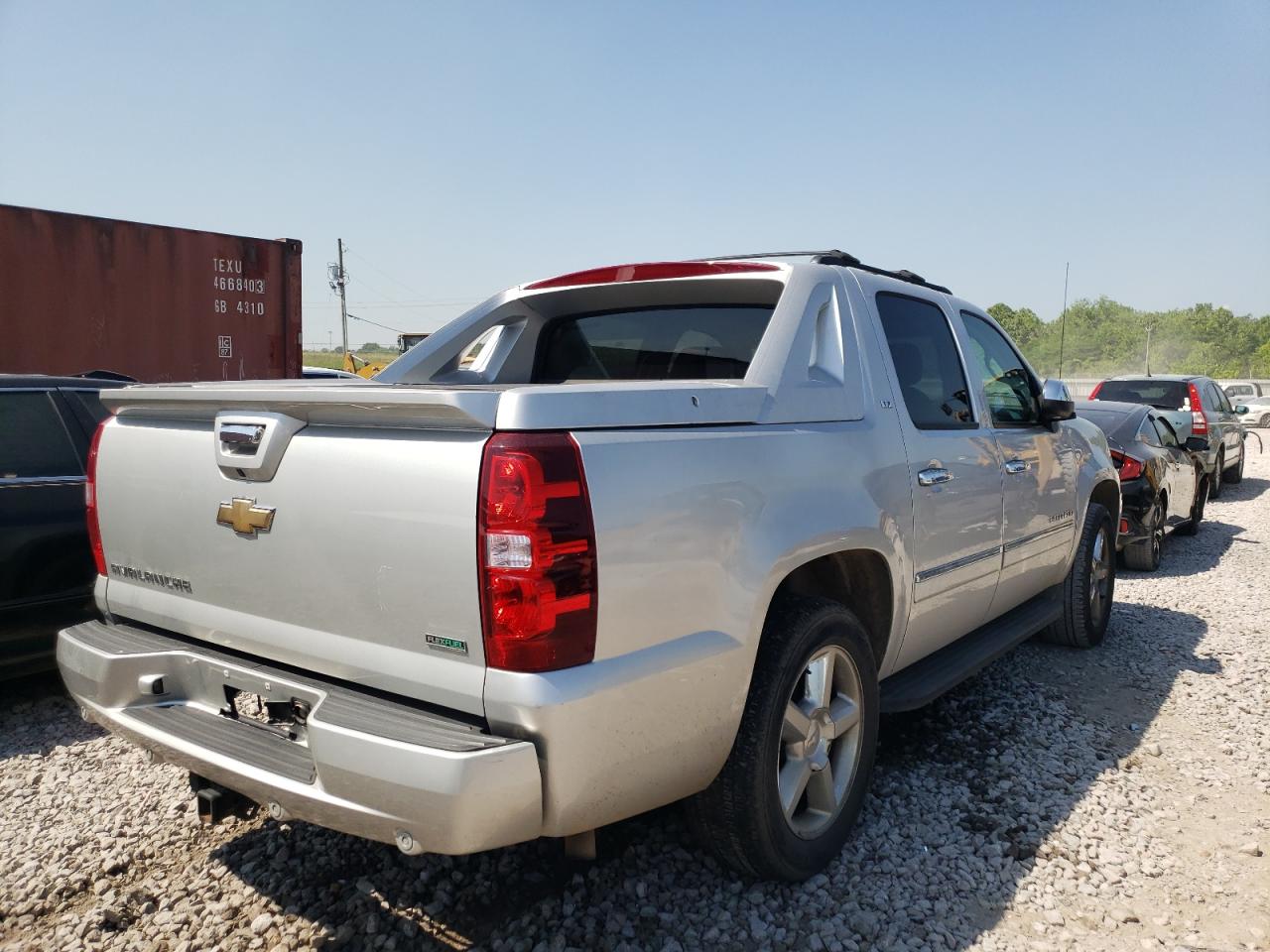 Фото 4 с аукциона – 2011 CHEVROLET AVALANCHE с VIN 3GNMCGE01BG290135