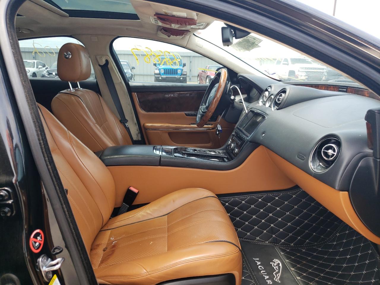 Photo 5 from auction – 2014 JAGUAR XJ with VIN SAJWJ1CD8E8V61102