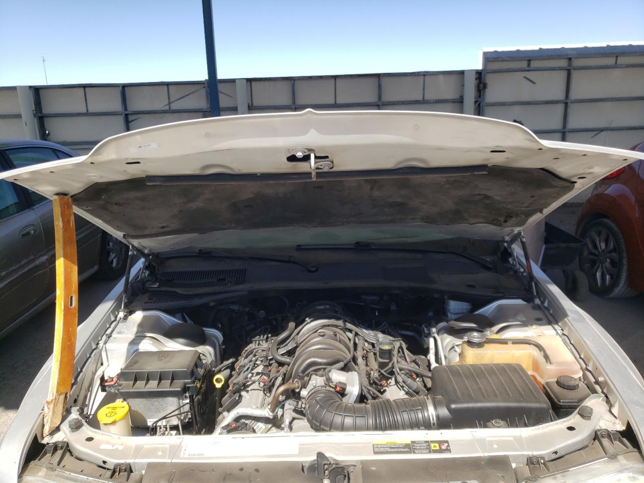 Photo 7 from auction – 2005 CHRYSLER 300C with VIN 2C3AA63HX5H576658
