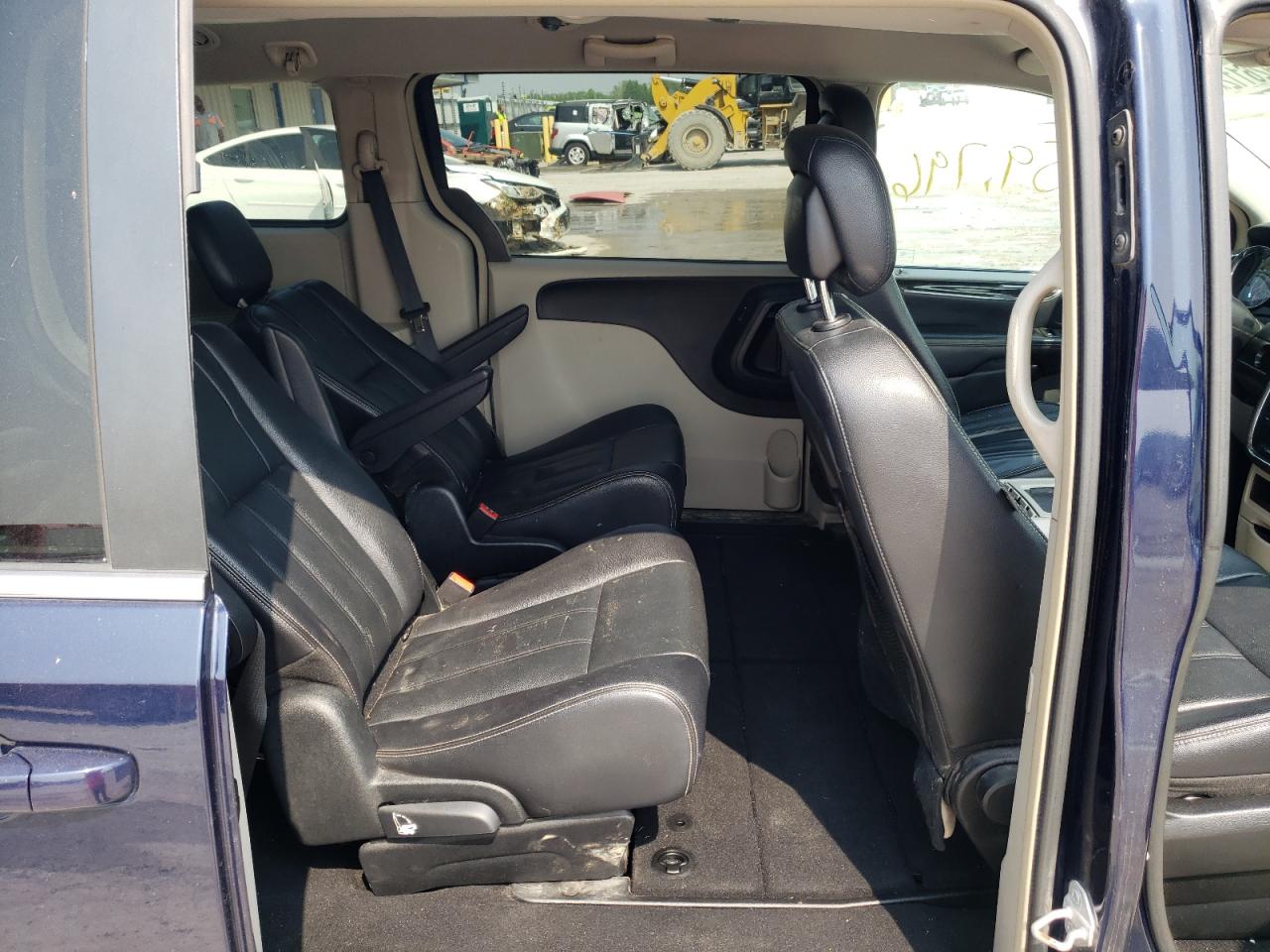 Photo 6 from auction – 2014 CHRYSLER TOWN & COU with VIN 2C4RC1BG8ER387361