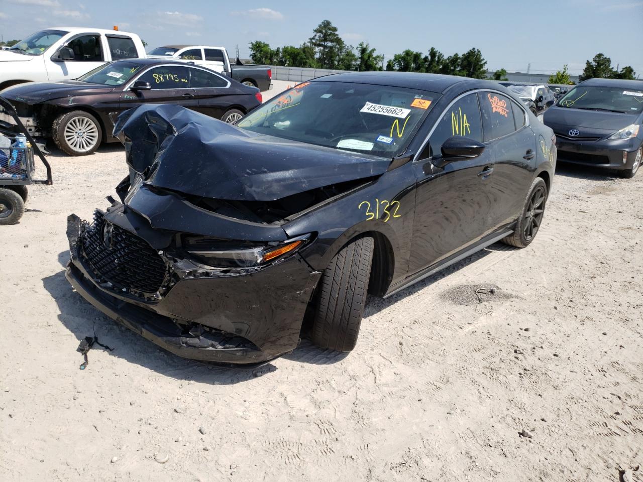 Photo 2 from auction – 2020 MAZDA 3 PREMIUM with VIN 3MZBPAEM4LM135731