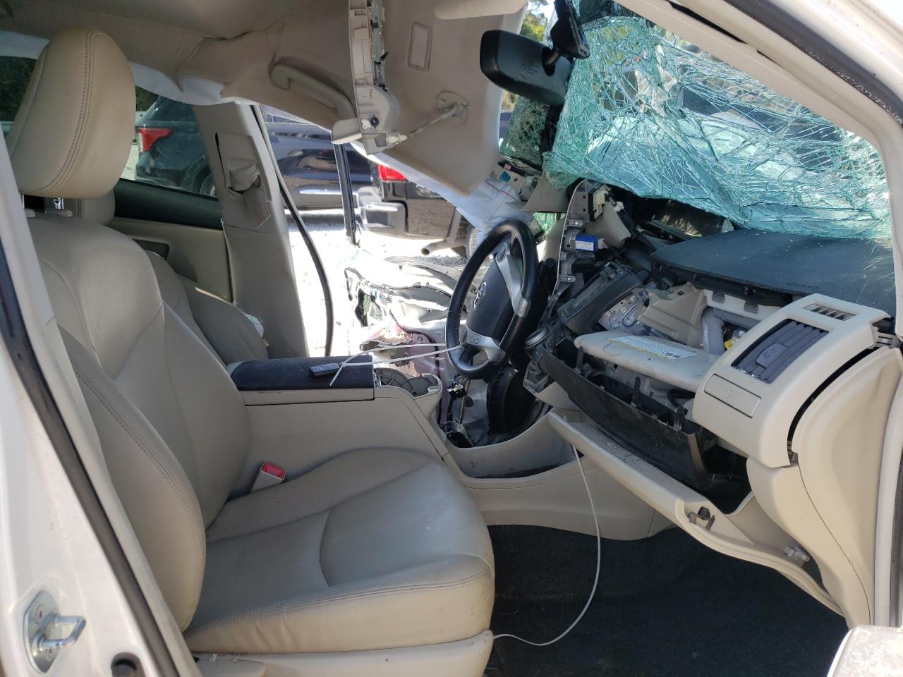 Photo 5 from auction – 2013 TOYOTA PRIUS V with VIN JTDZN3EUXD3194725